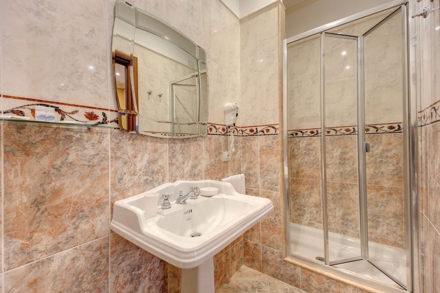 expedia-3163367-25