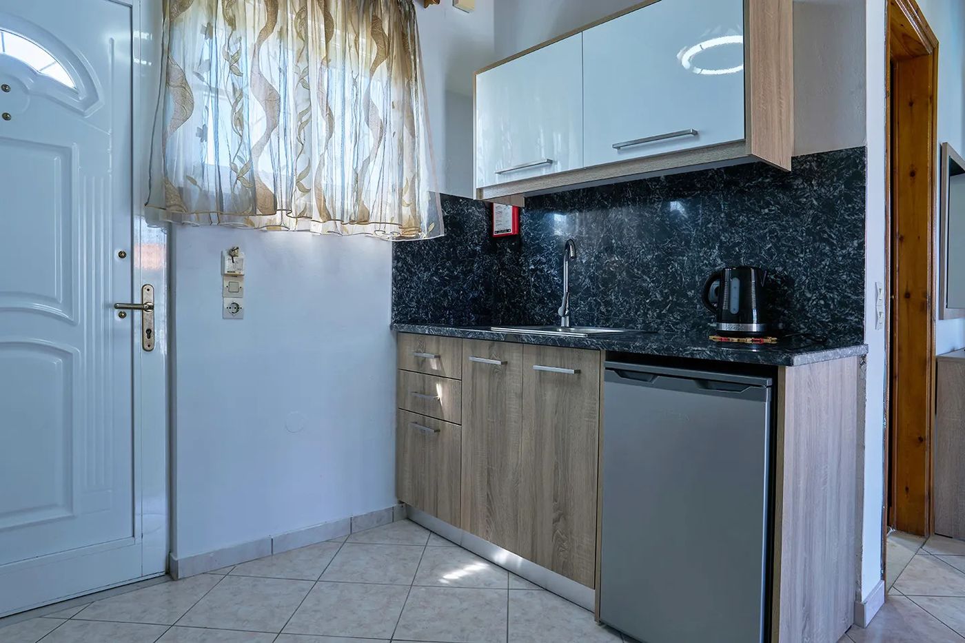 Makis Studios & Apartments