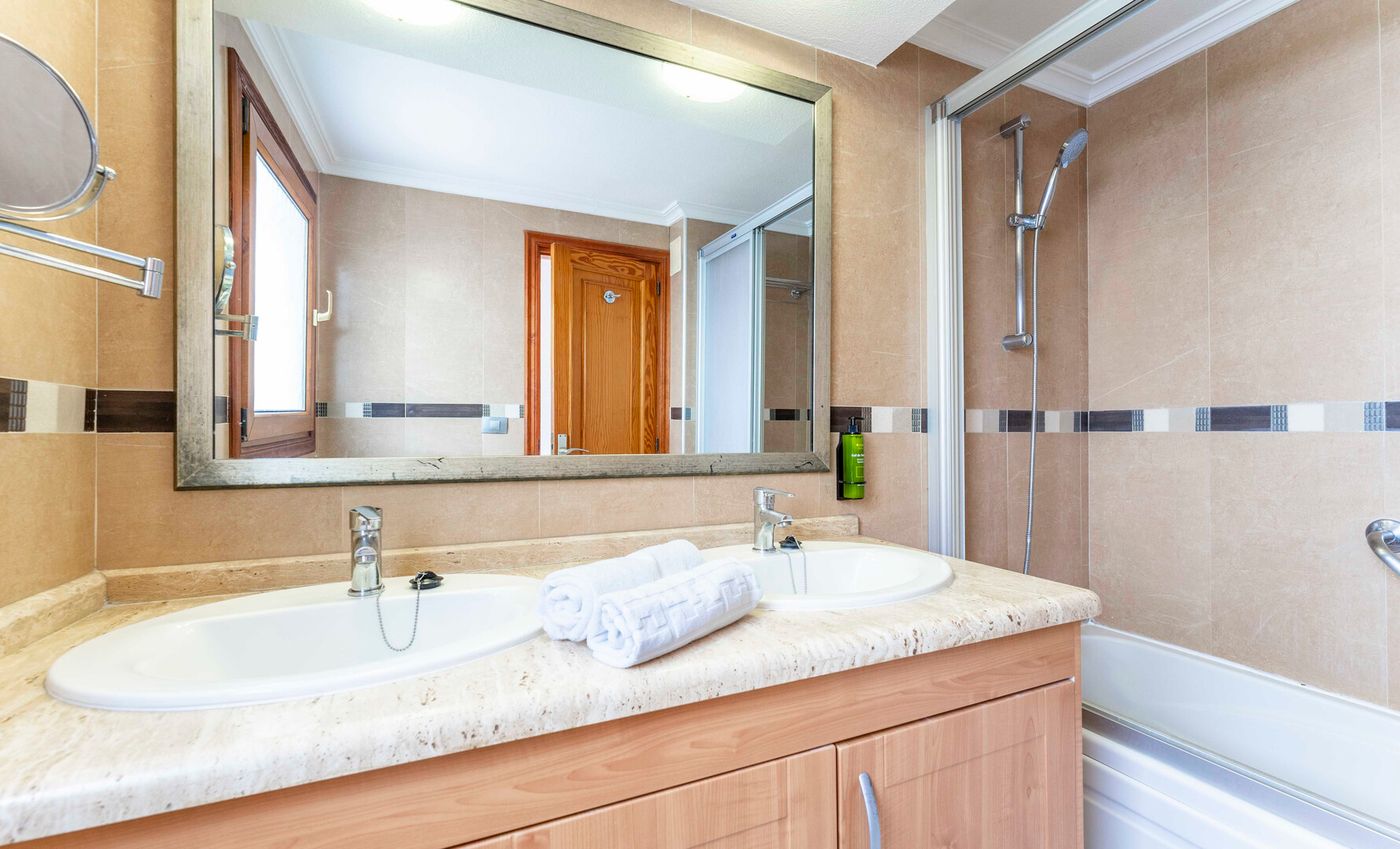 15.12.25 ONA Beverly Hills Suites