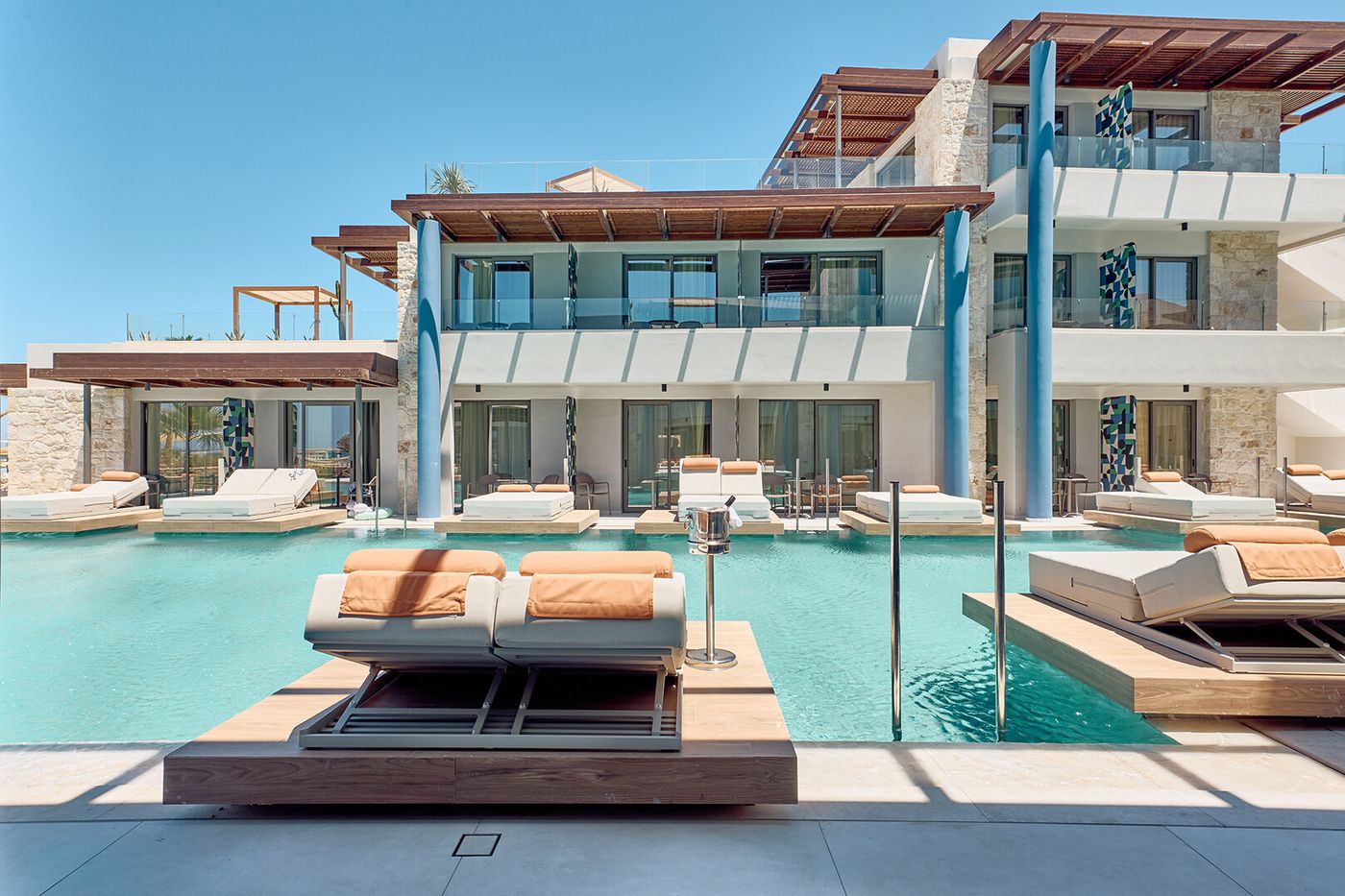 Paralos Kosta Alimia