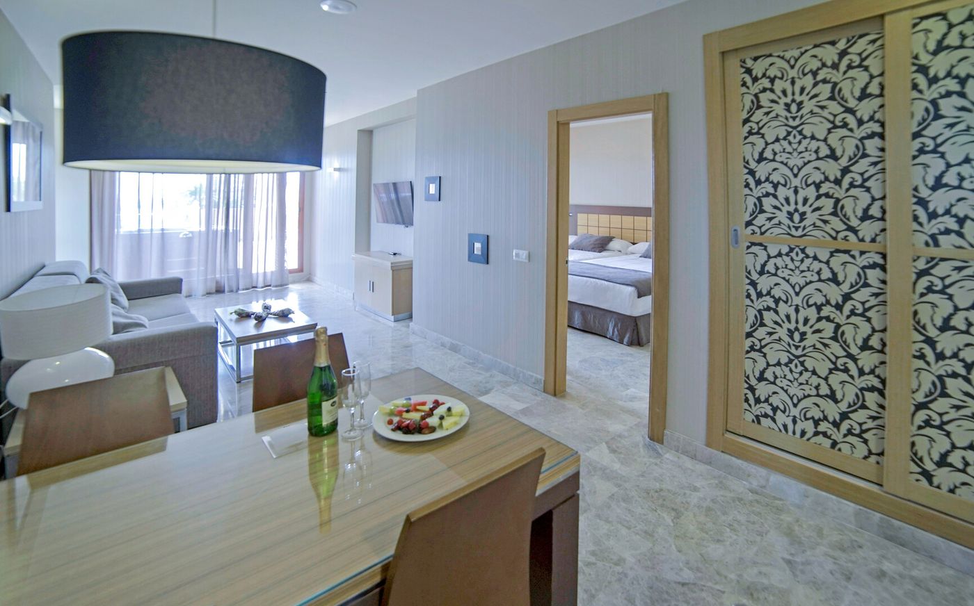 21.04.26 Holiday World Polynesia