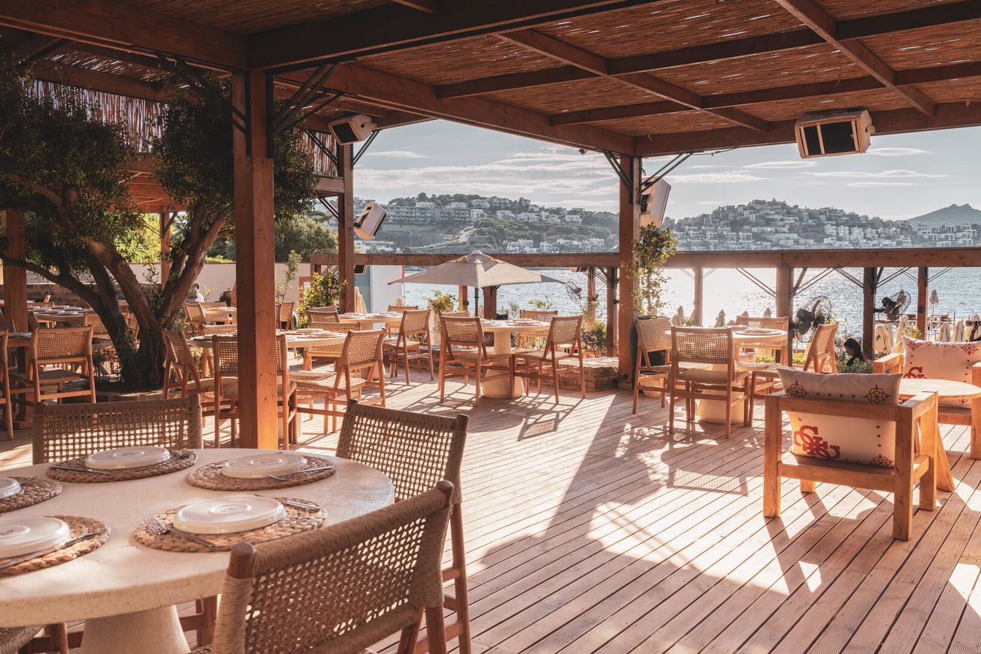 BEACH BAR & RESTAURANT.jpg