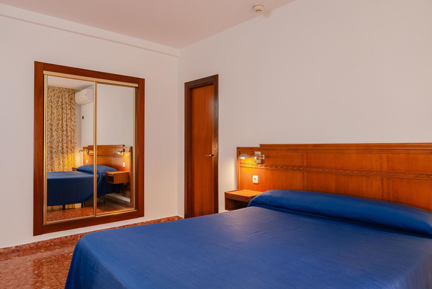 26.05.26 Port Europa Aparthotel