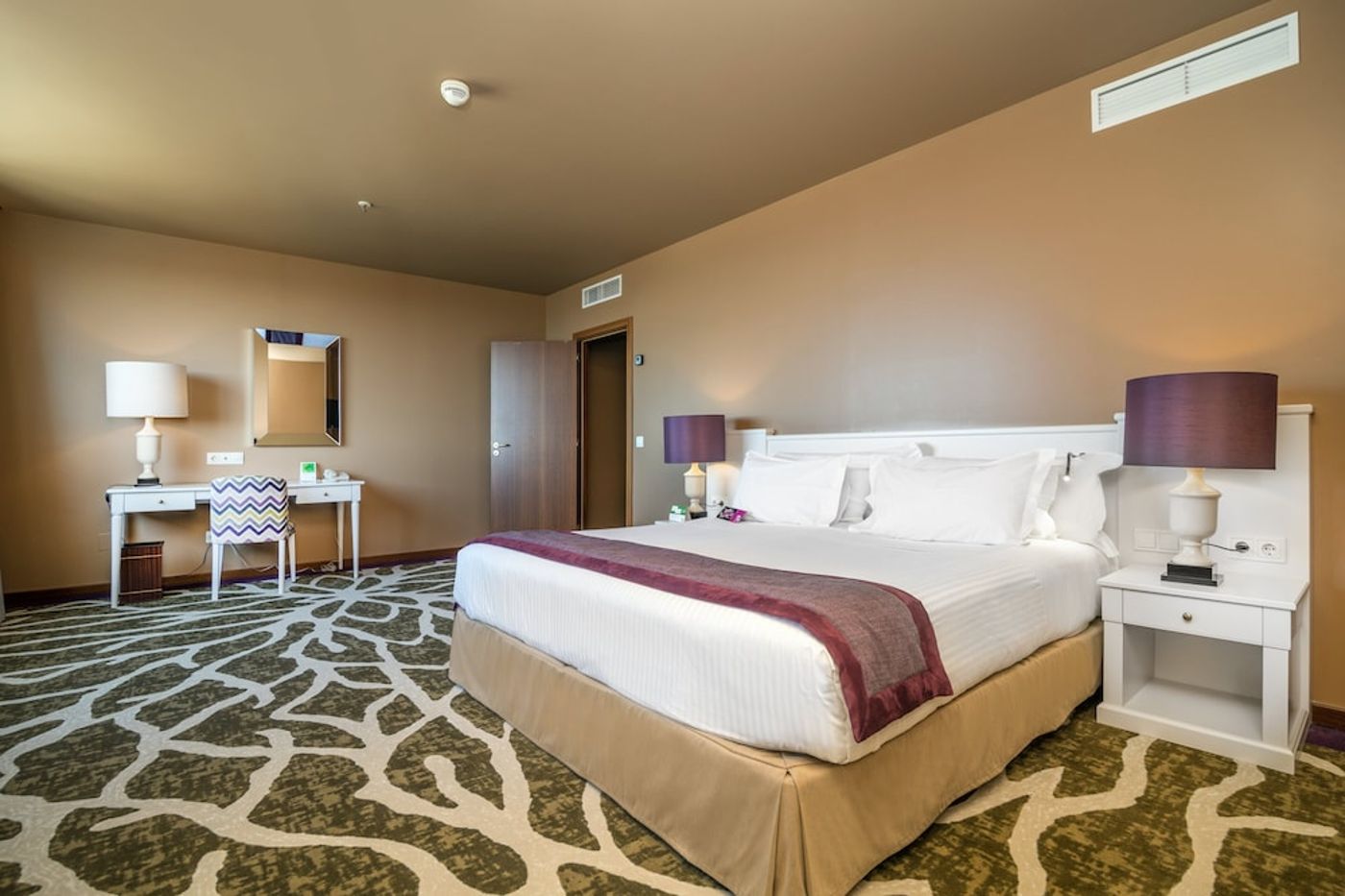 expedia-3163776-25