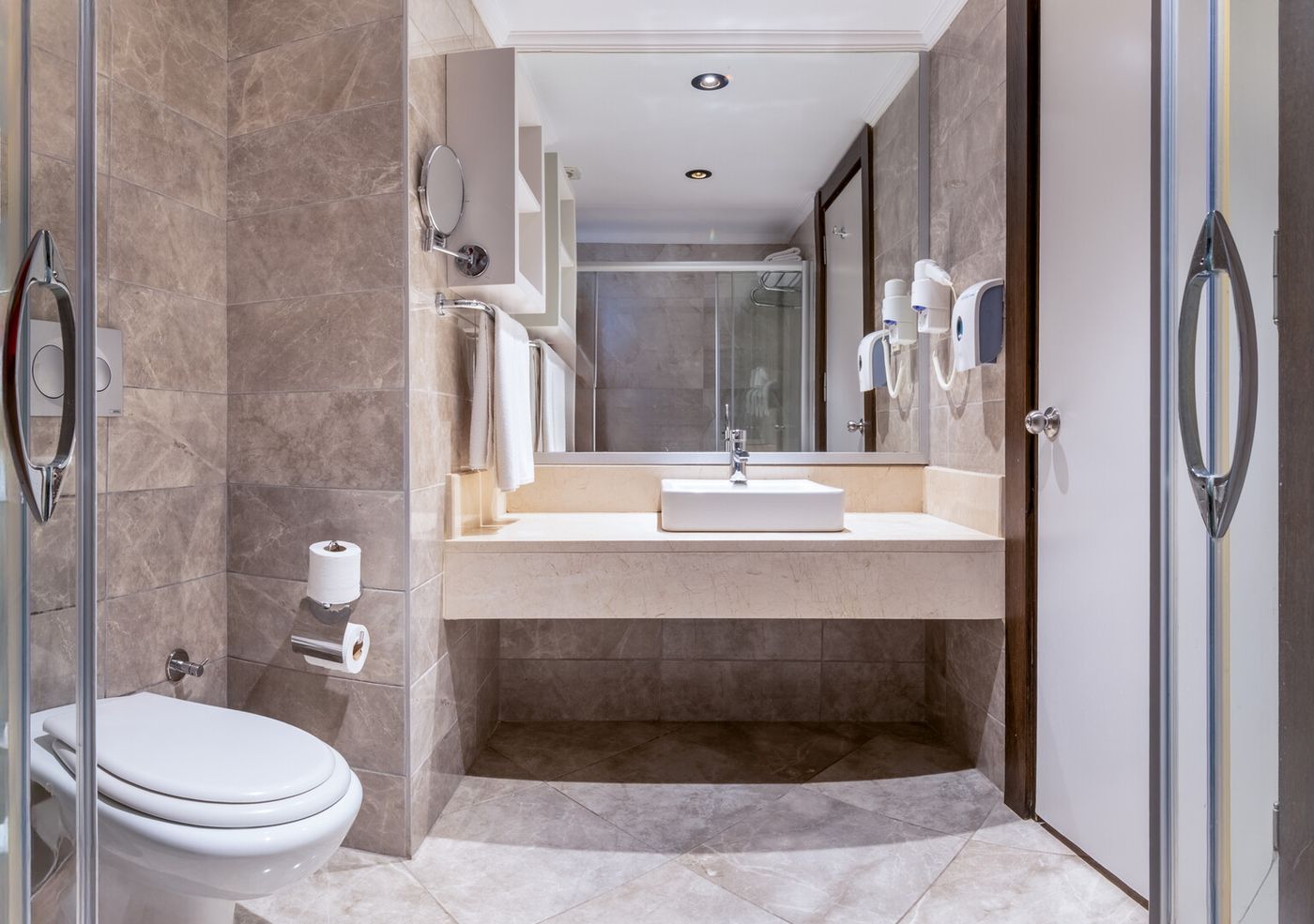 Lake & Riverside Hotel & Spa