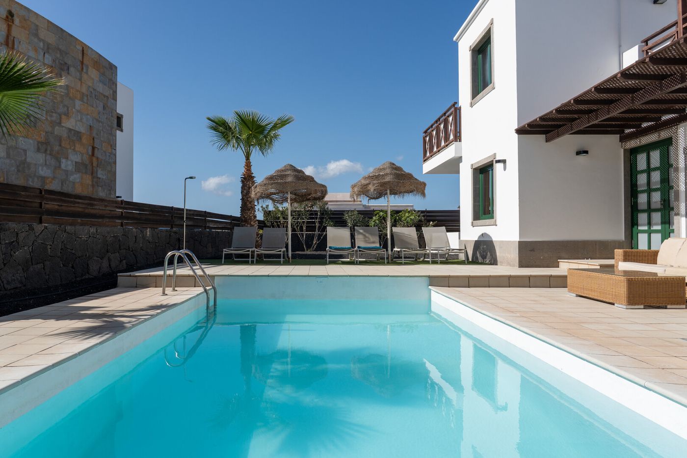 VILLAS PLAYA BLANCA BEACH MATE