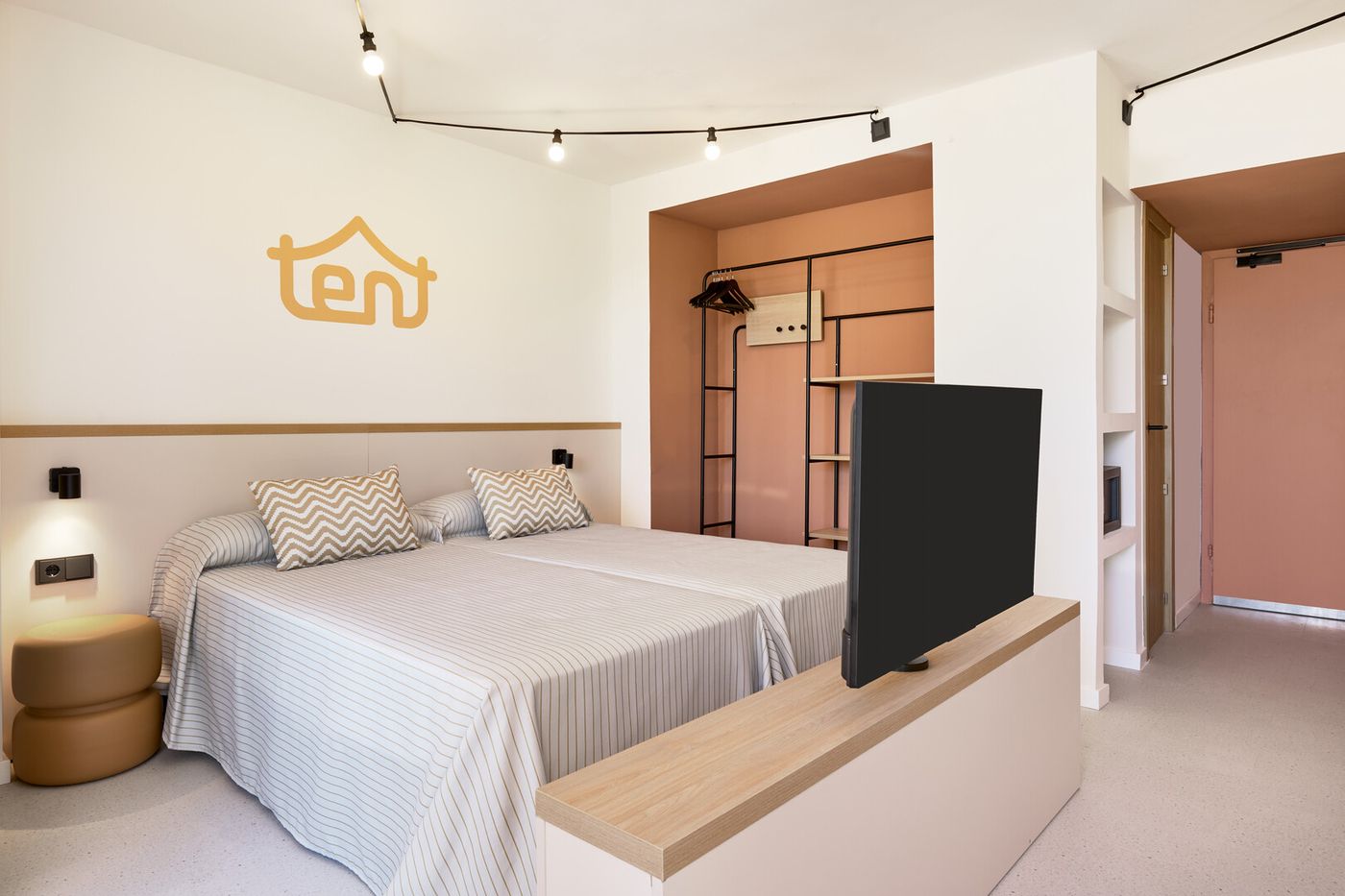 02.09.26 Tent Calvia Beach