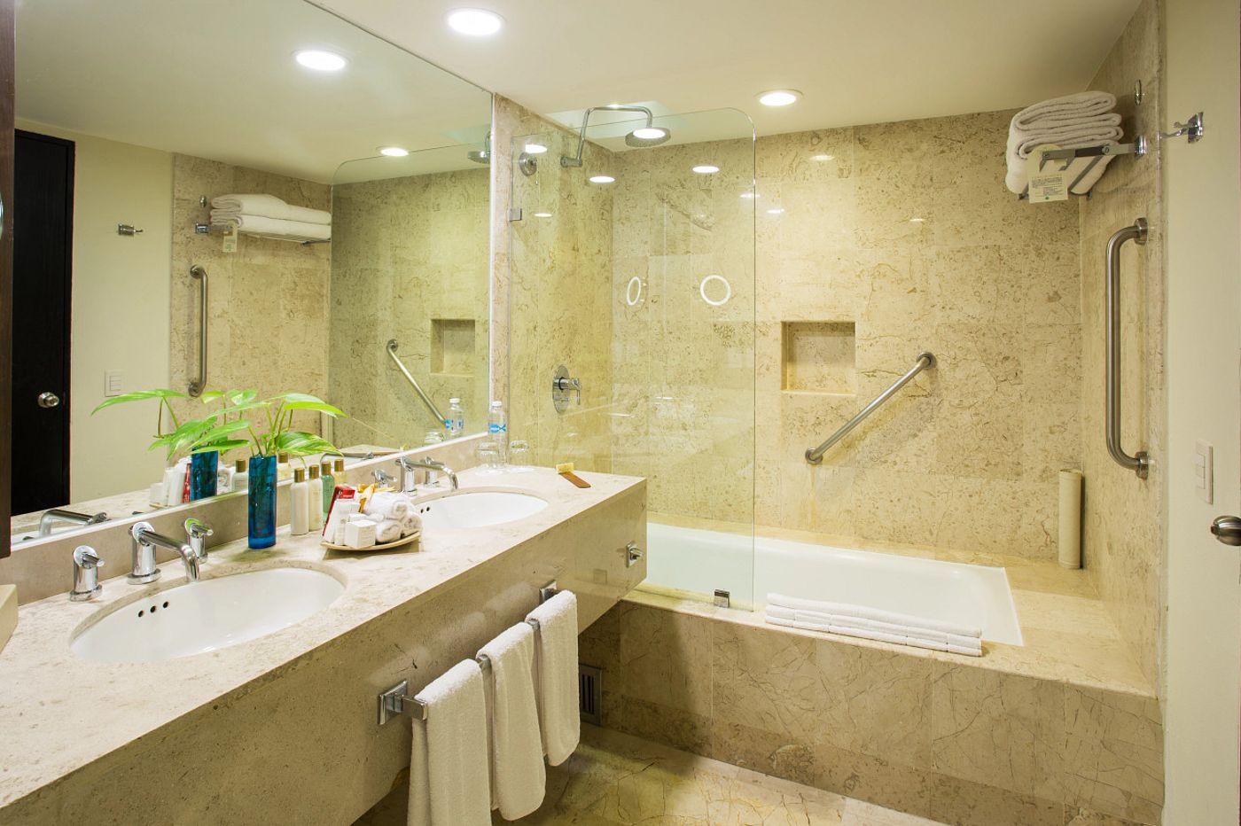  Dreams Sands Cancun Resort & Spa 27.08