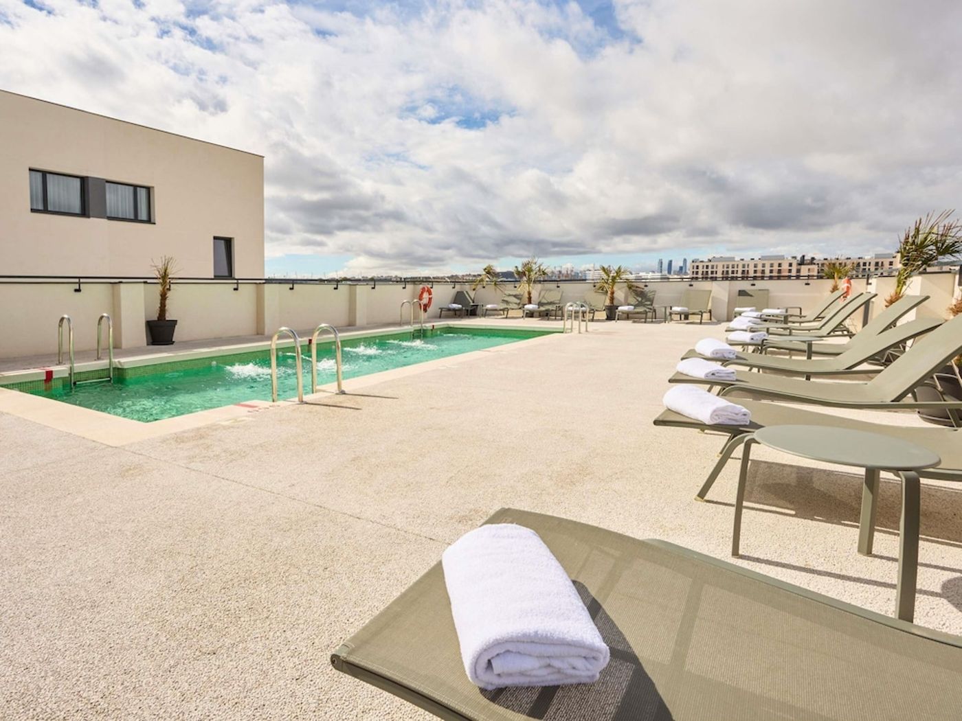 expedia-3159855-5