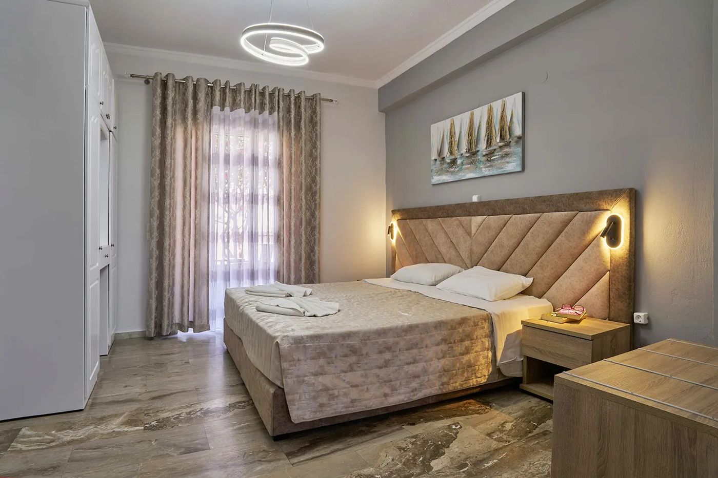 Makis Studios & Apartments
