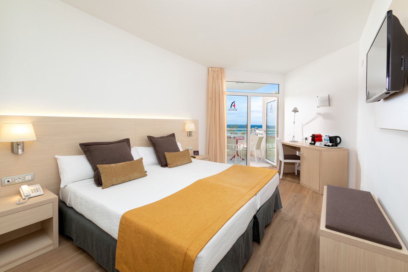 01.06.26 Alexandre Hotel Troya