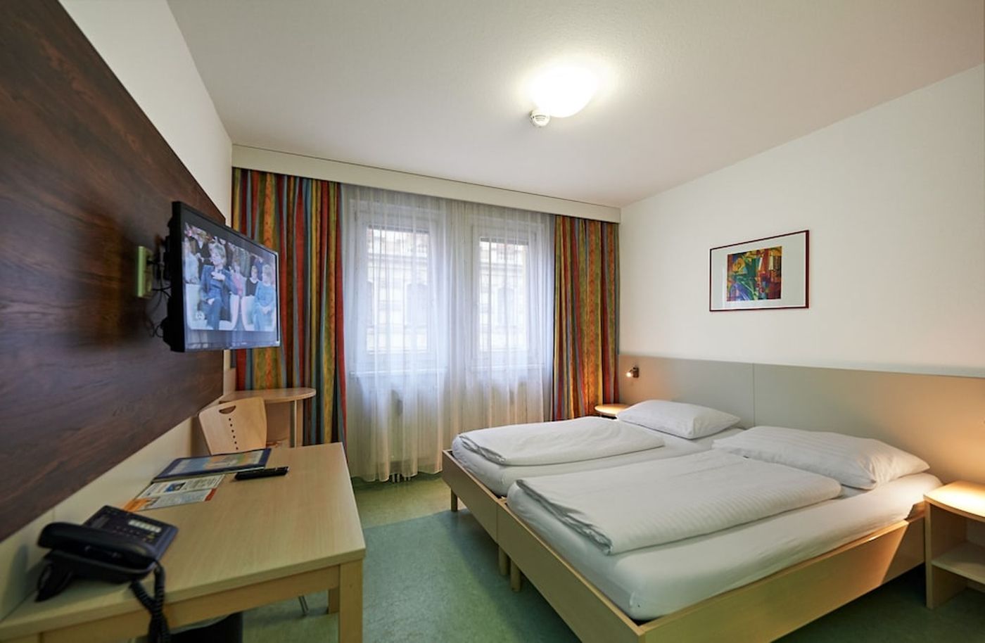 expedia-3163942-26