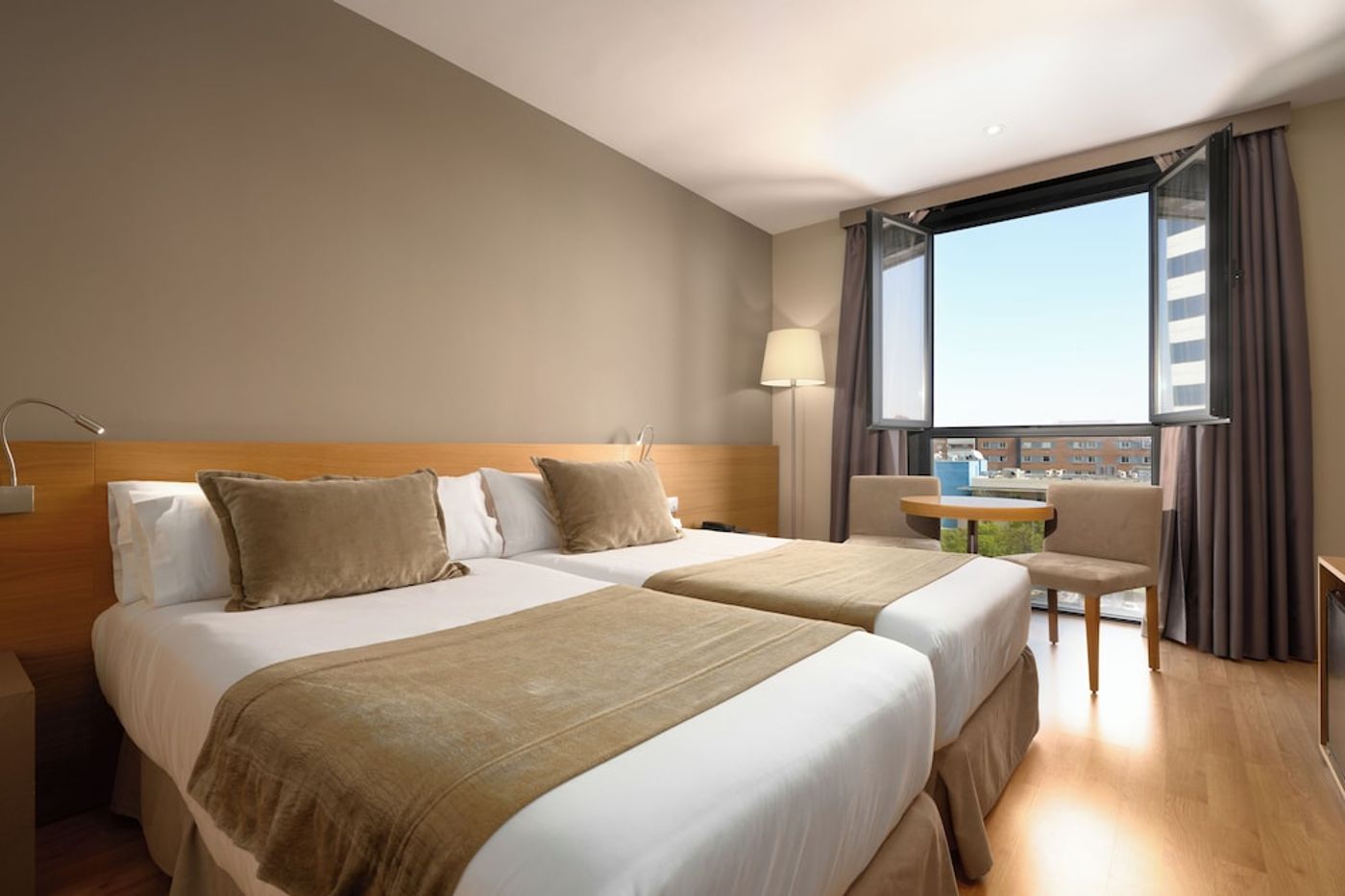 expedia-3163829-1