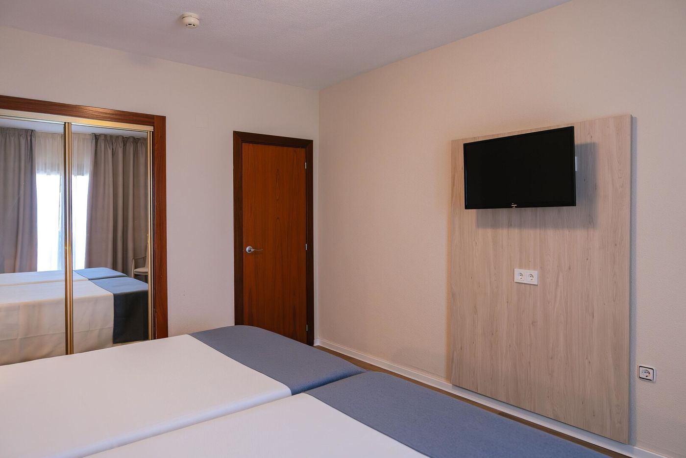26.05.26 Port Europa Aparthotel