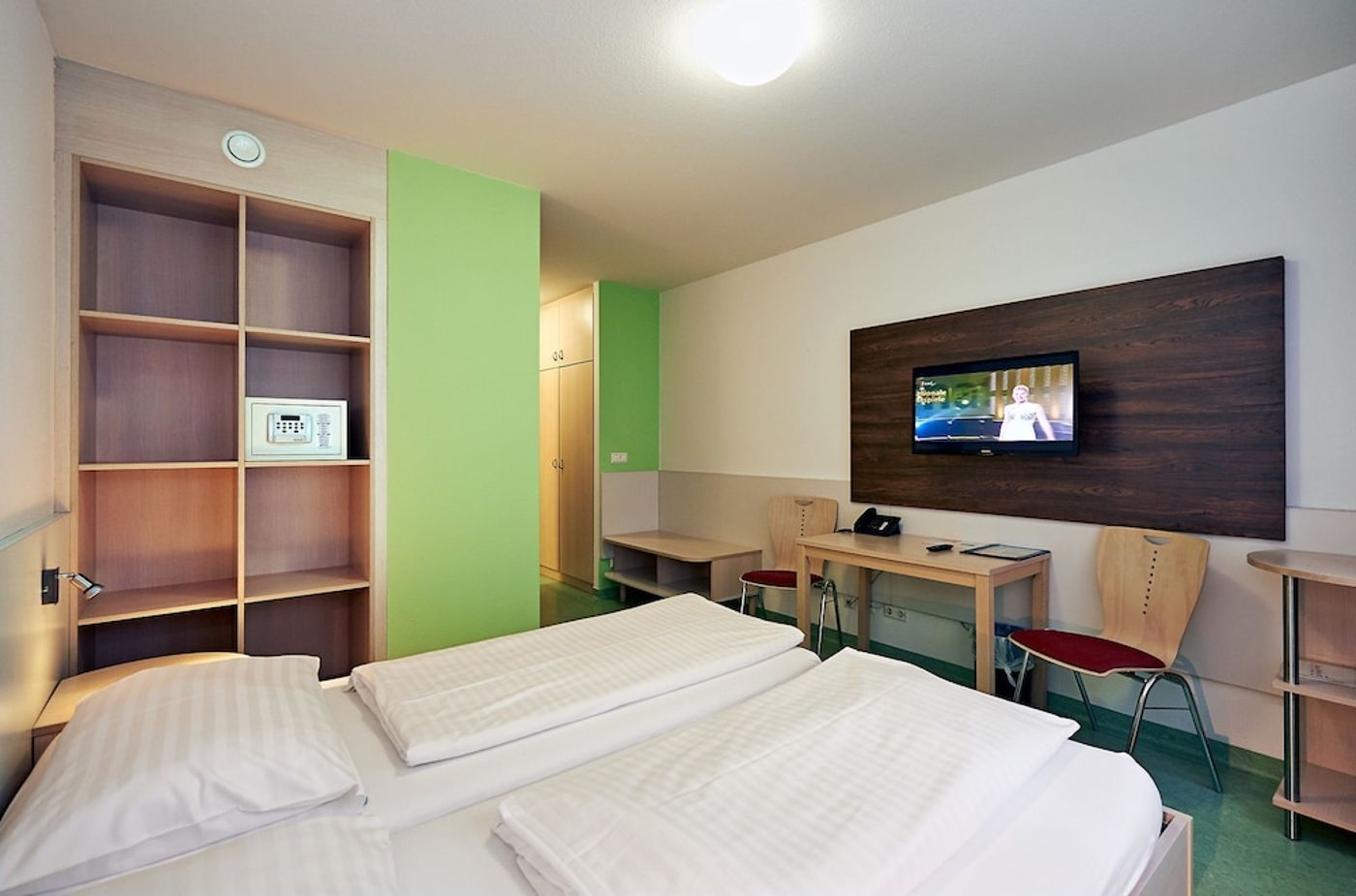 expedia-3163942-25