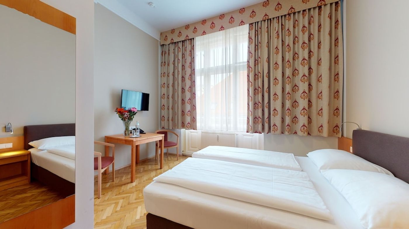 expedia-3163937-7