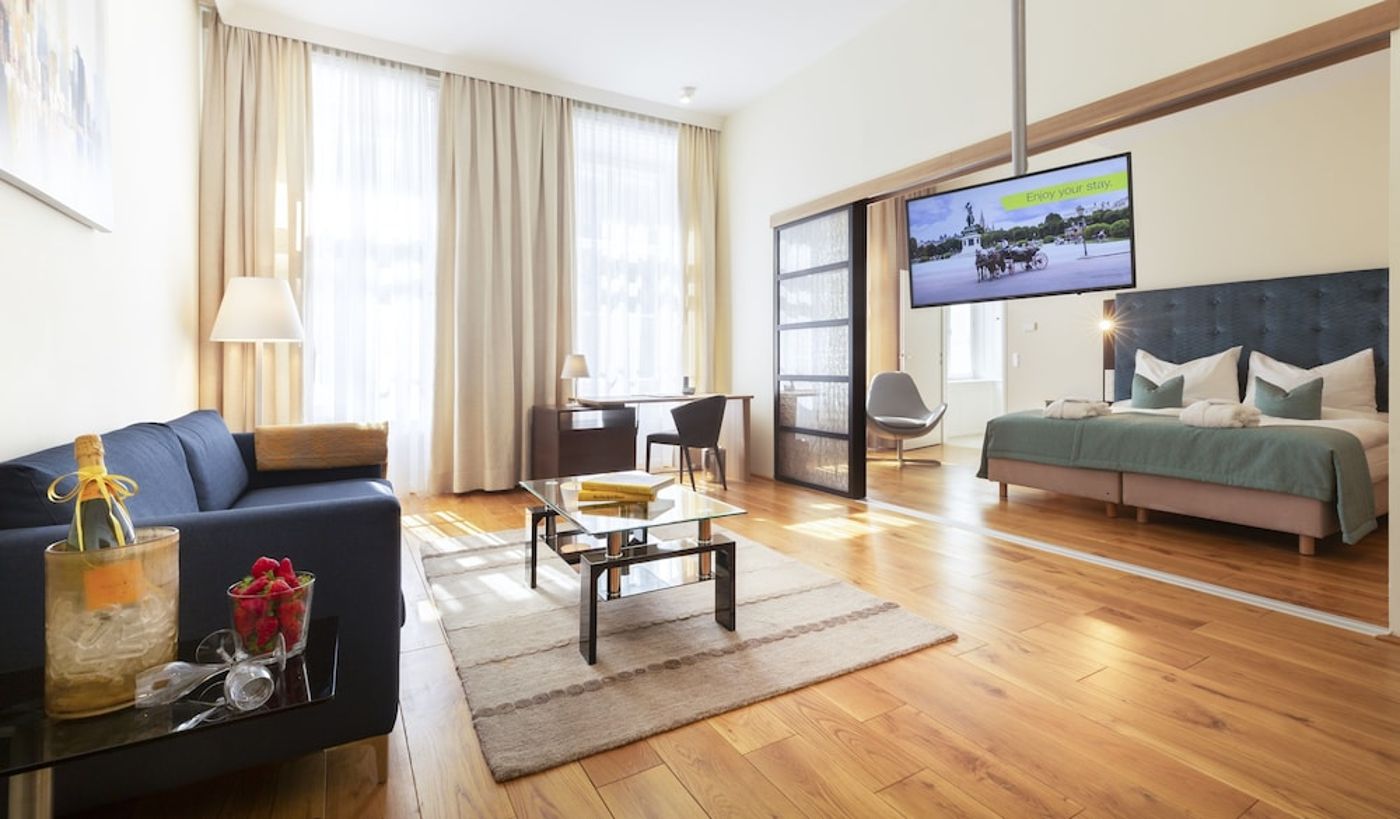 expedia-3162015-1