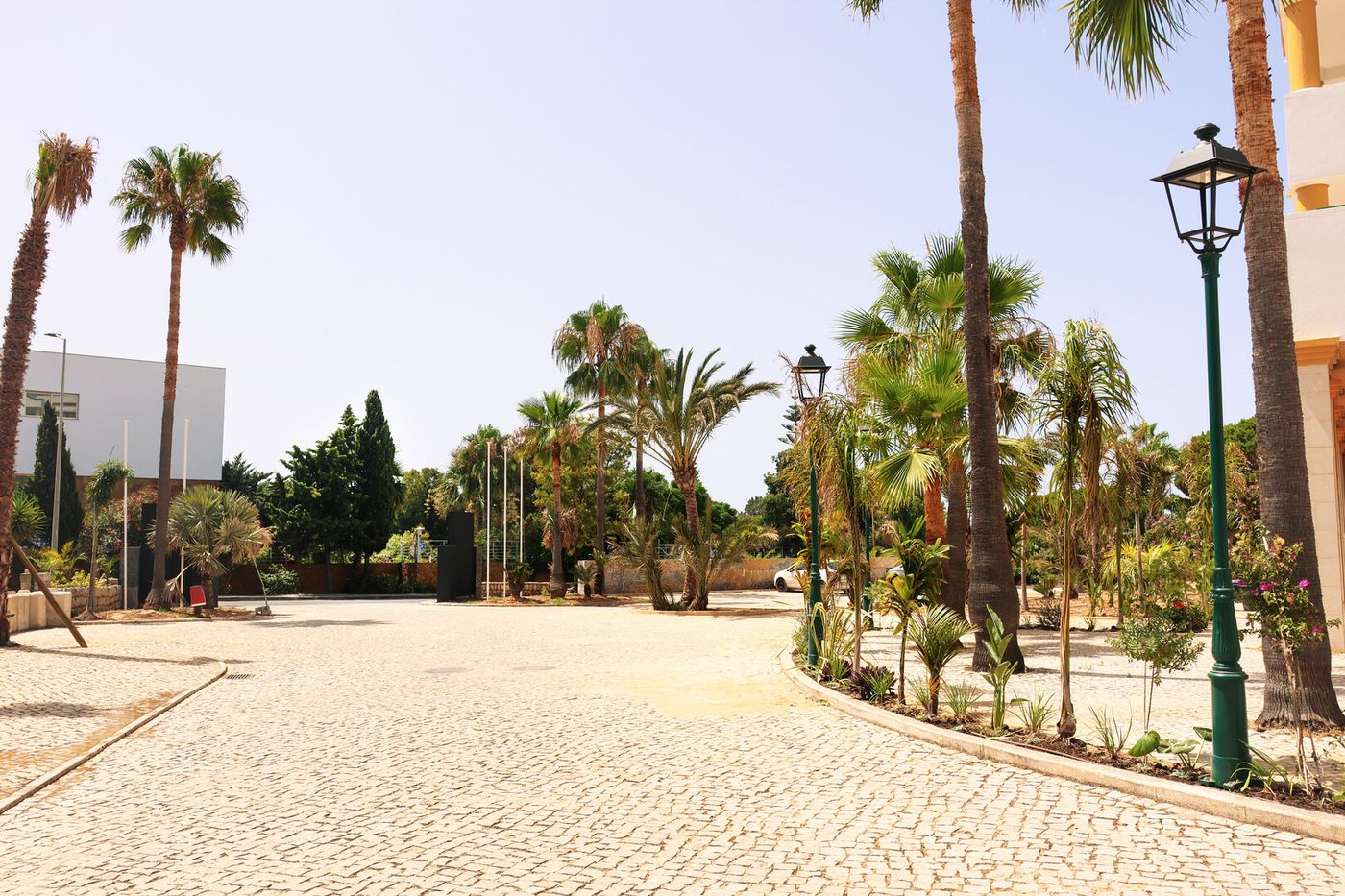 12.08.26 Balaia Plaza