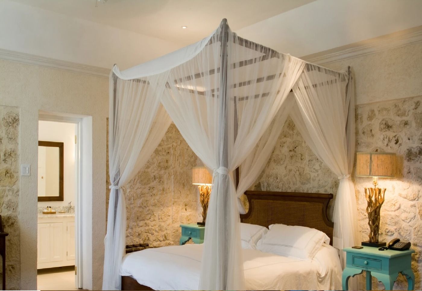 The Atlantis Historic Inn 21.04