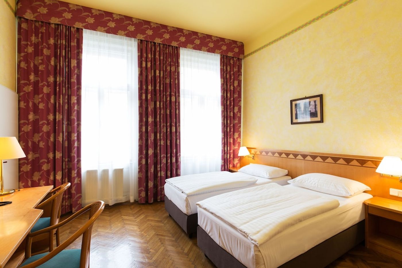 expedia-3163937-11