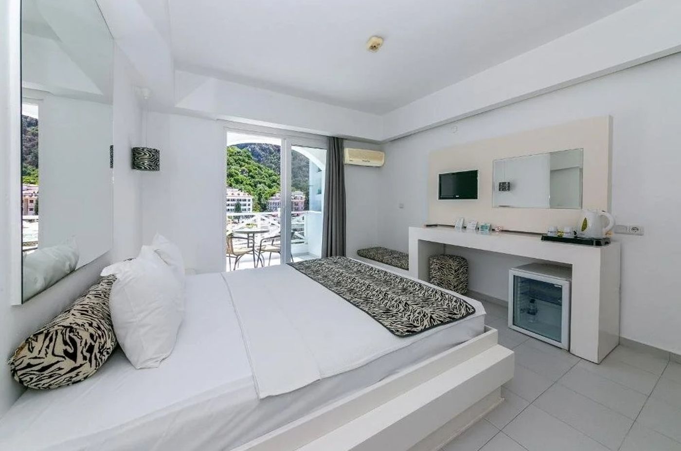 01.04.26 Casa Blanca Hotel 