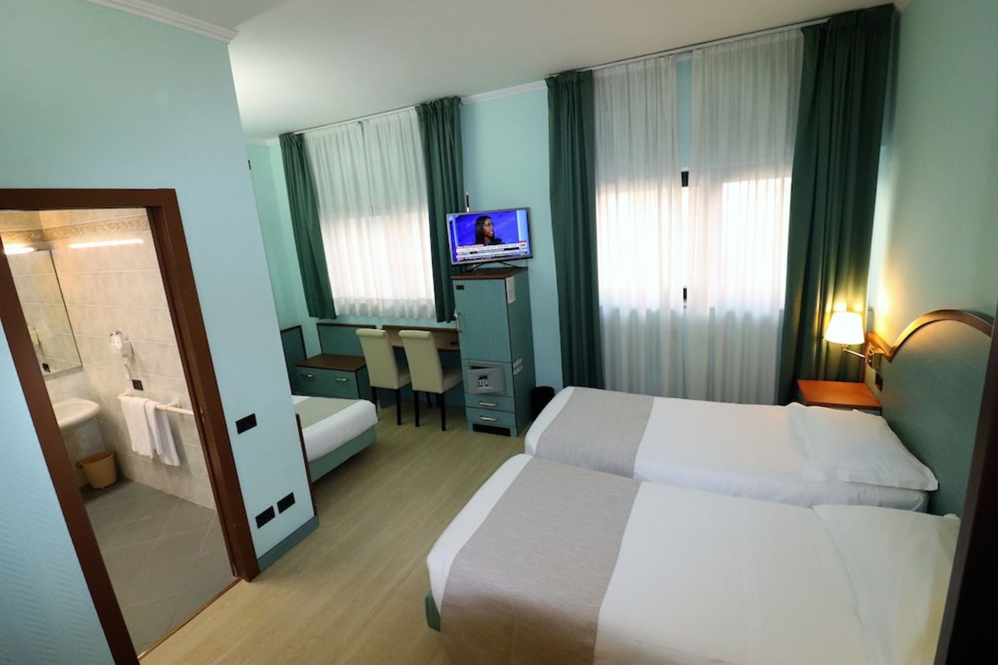 expedia-3159903-25