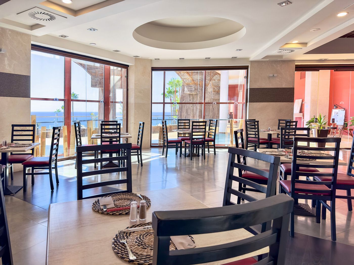 21.04.26 Holiday World Polynesia