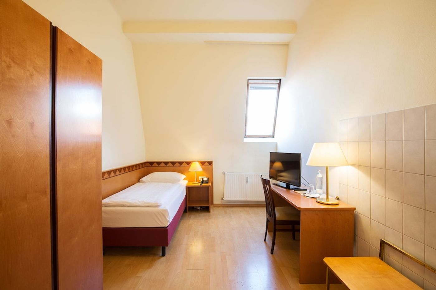 expedia-3163937-13