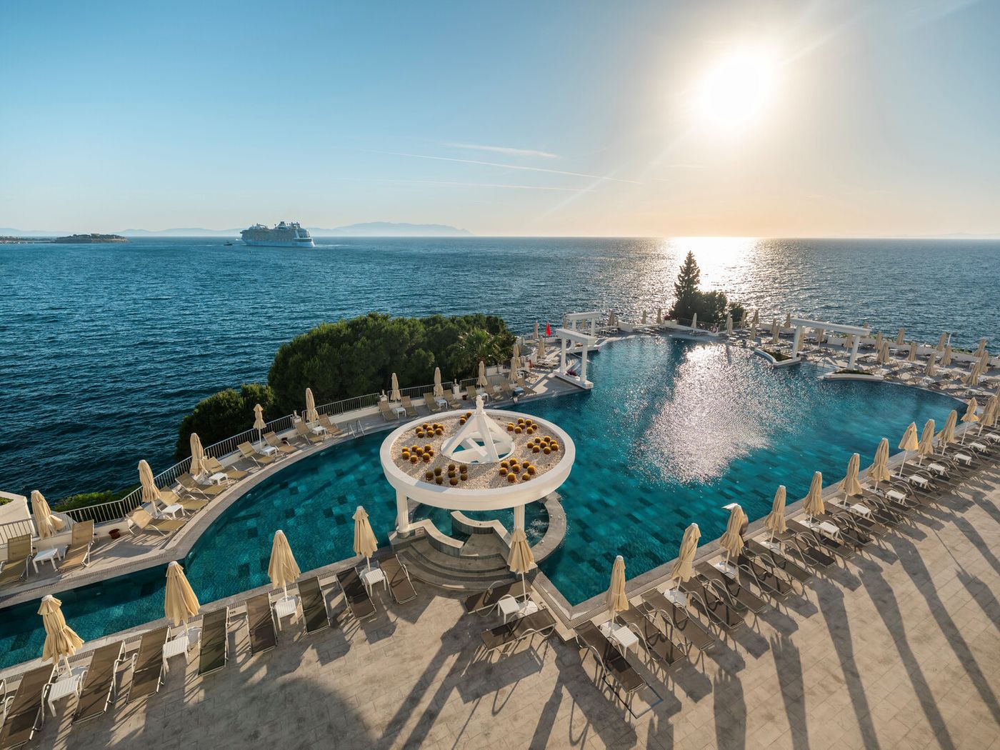 Korumar Deluxe Hotel