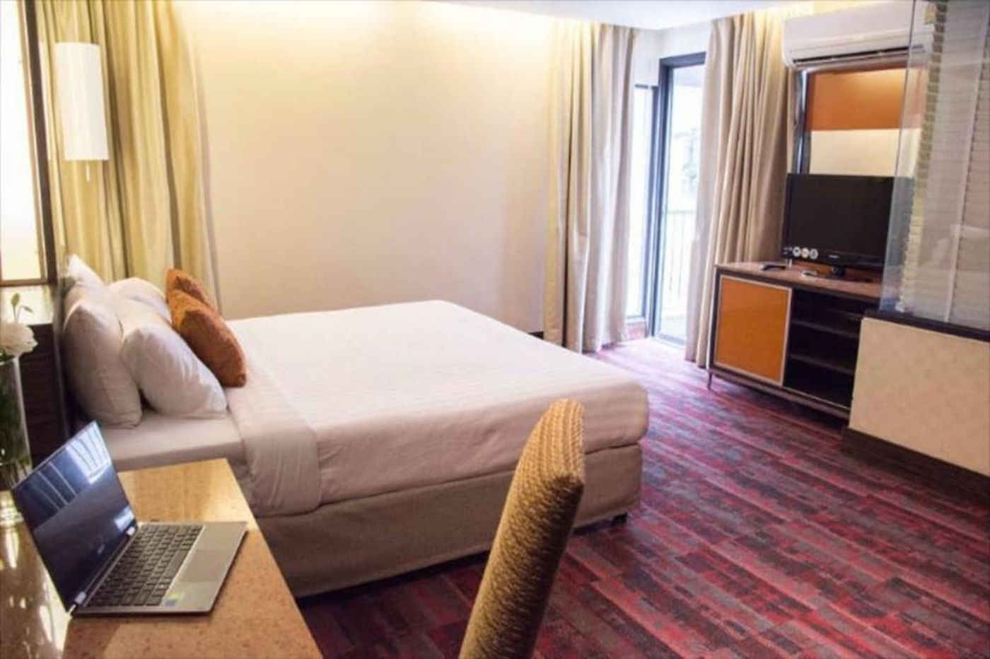 expedia-3162810-5