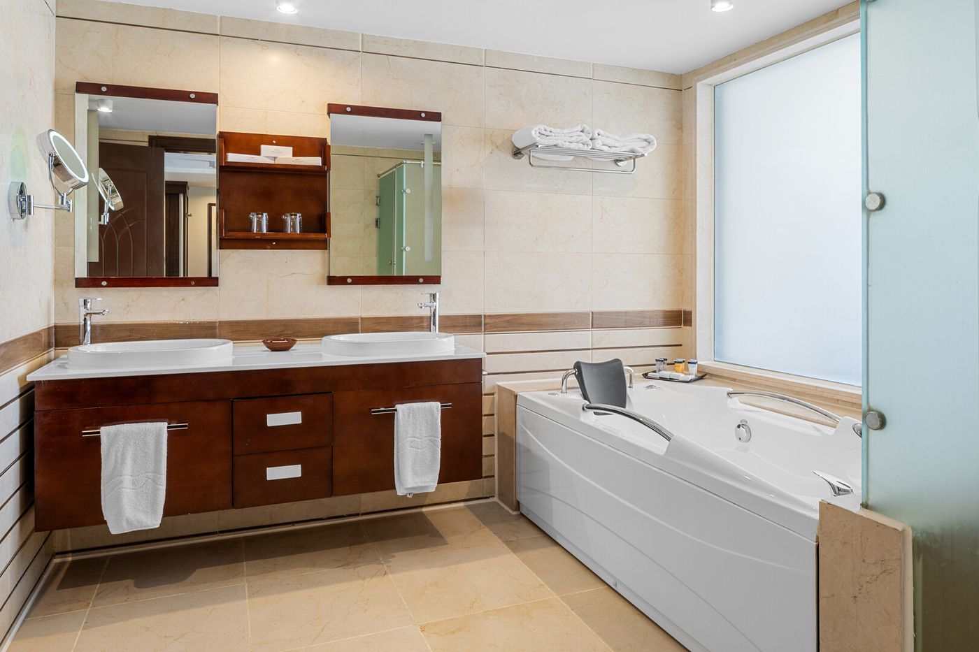 Pickalbatros White Beach 30.01