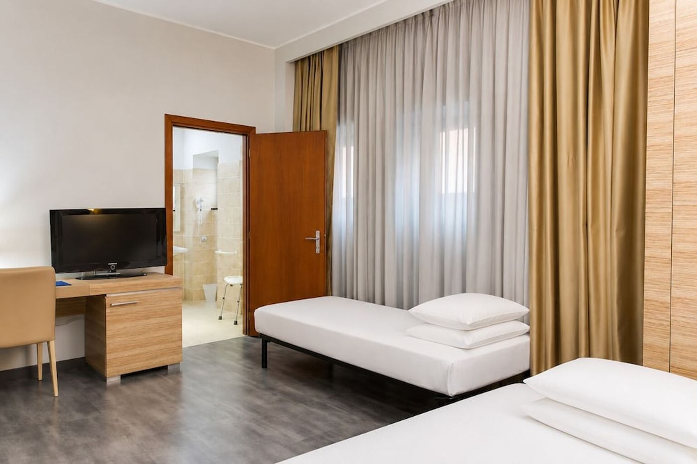 expedia-3163627-28