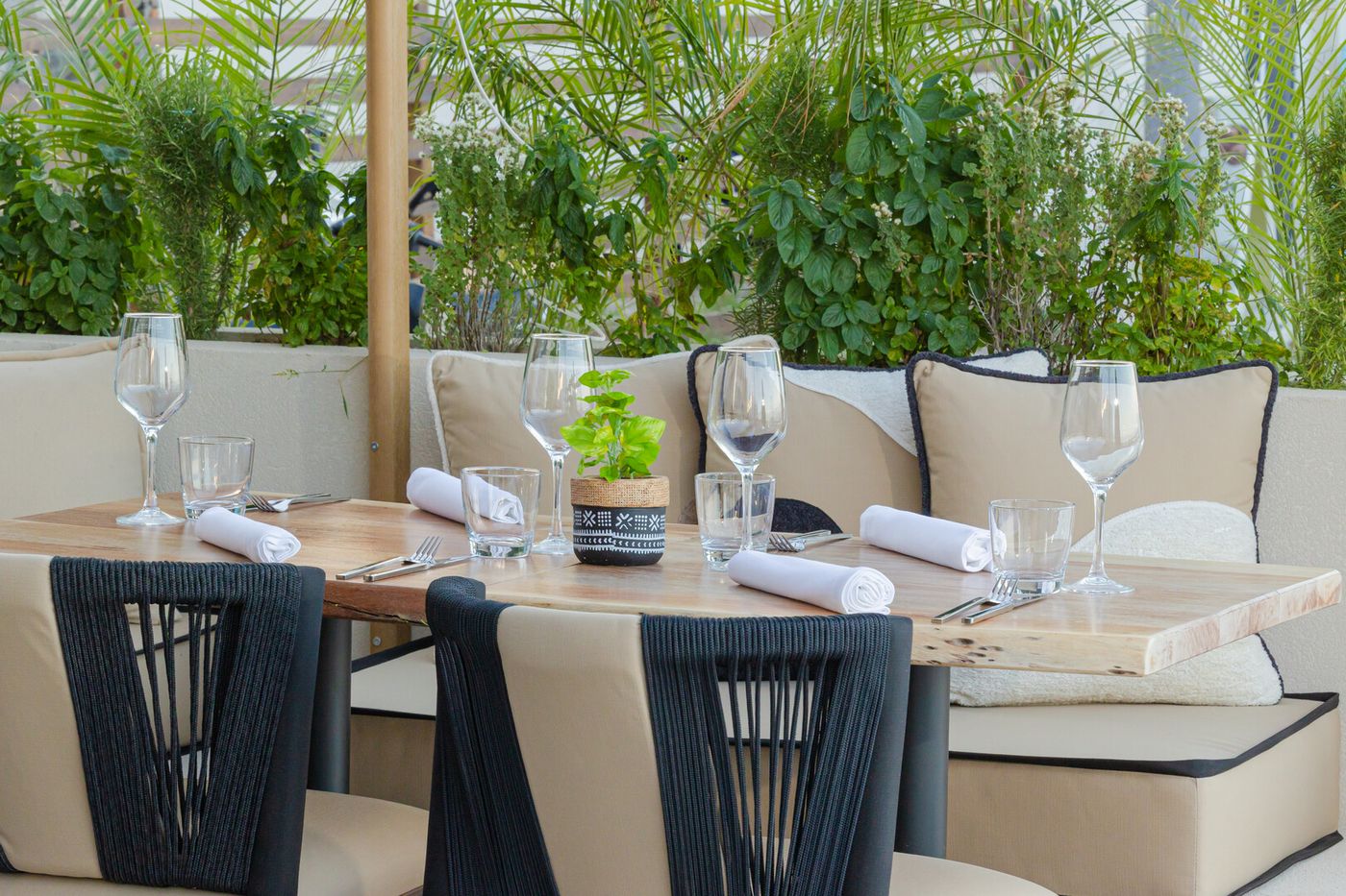 Cabana Rossa Boutique Hotel & Suites