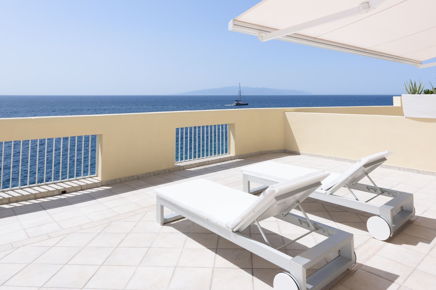 10.12.25 ONA Pearly Grey