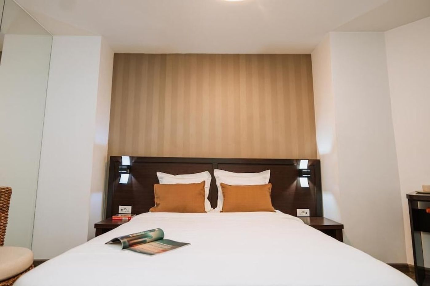 expedia-3163966-6