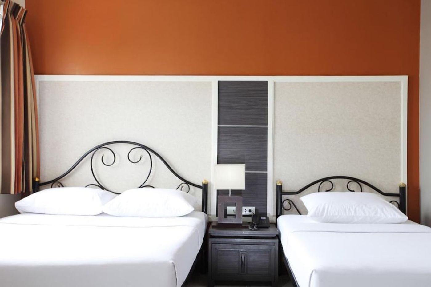 expedia-3158029-30