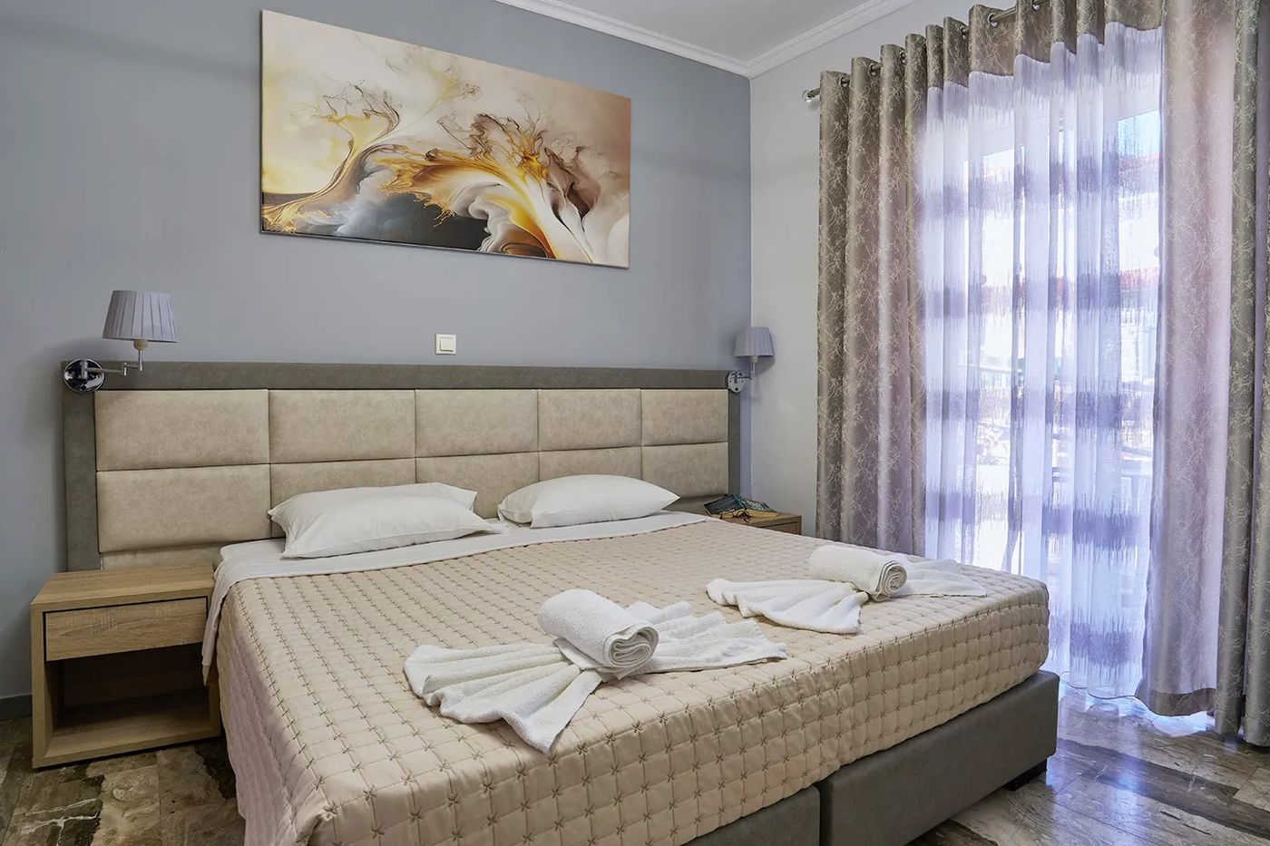 Makis Studios & Apartments
