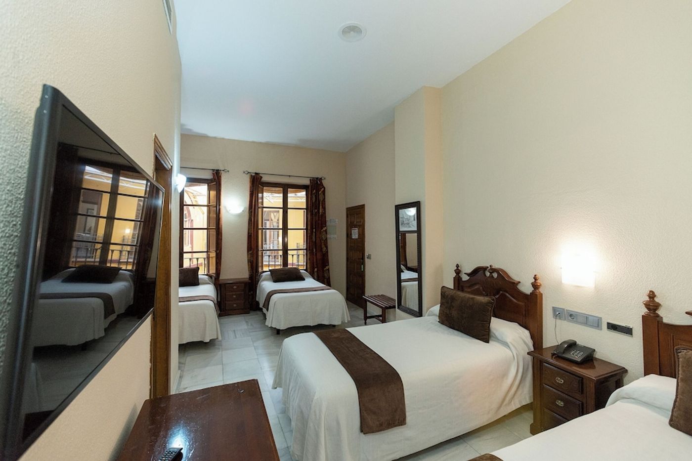 expedia-3161721-24