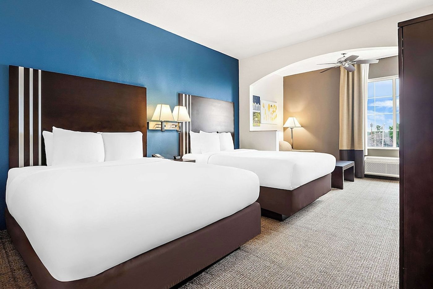 expedia-3165944-30