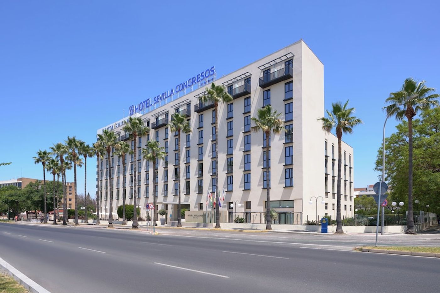 expedia-3163829-2