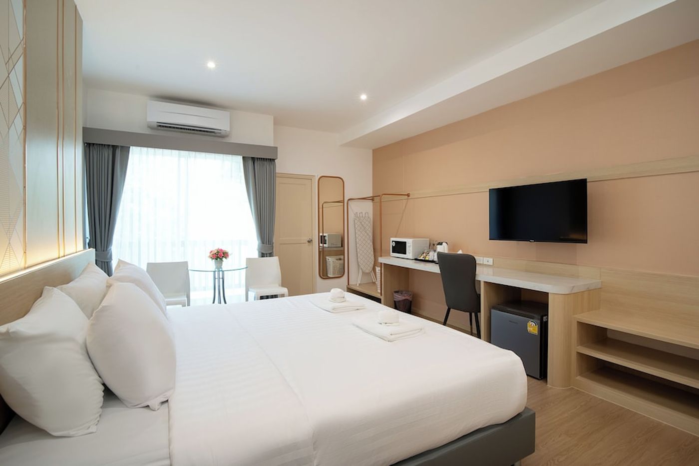expedia-3162924-30