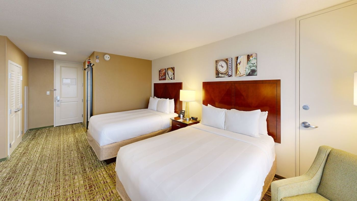expedia-3162036-30