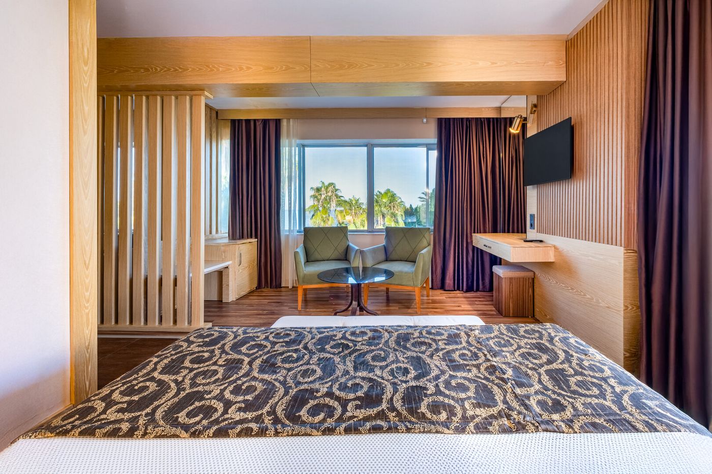 superıor family room  2.jpg