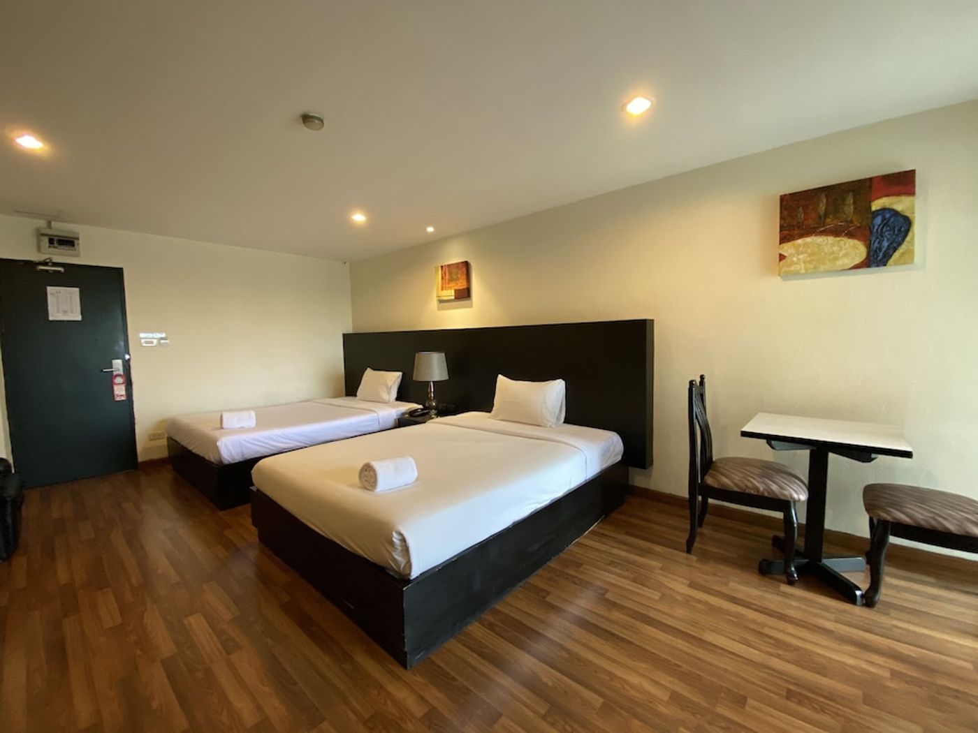 expedia-3162923-24