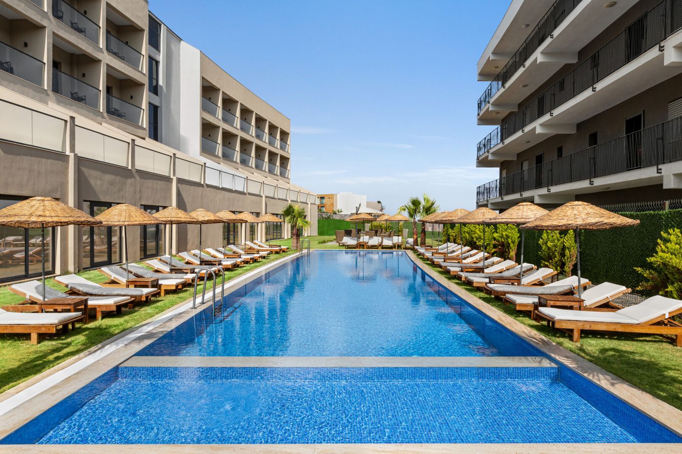 Wyndham Ramada Cesme - Outdoor Pool - 1552990.png