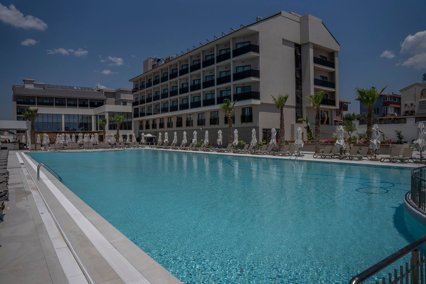 Avia Resort & Spa
