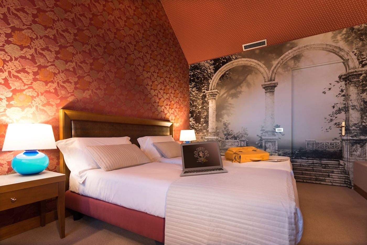 expedia-3163510-10