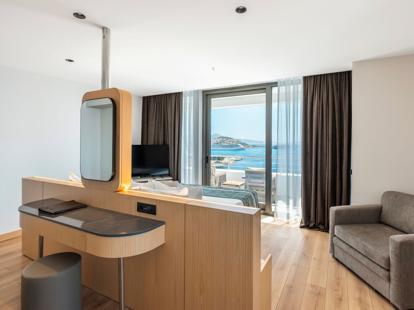 Korumar Deluxe Hotel
