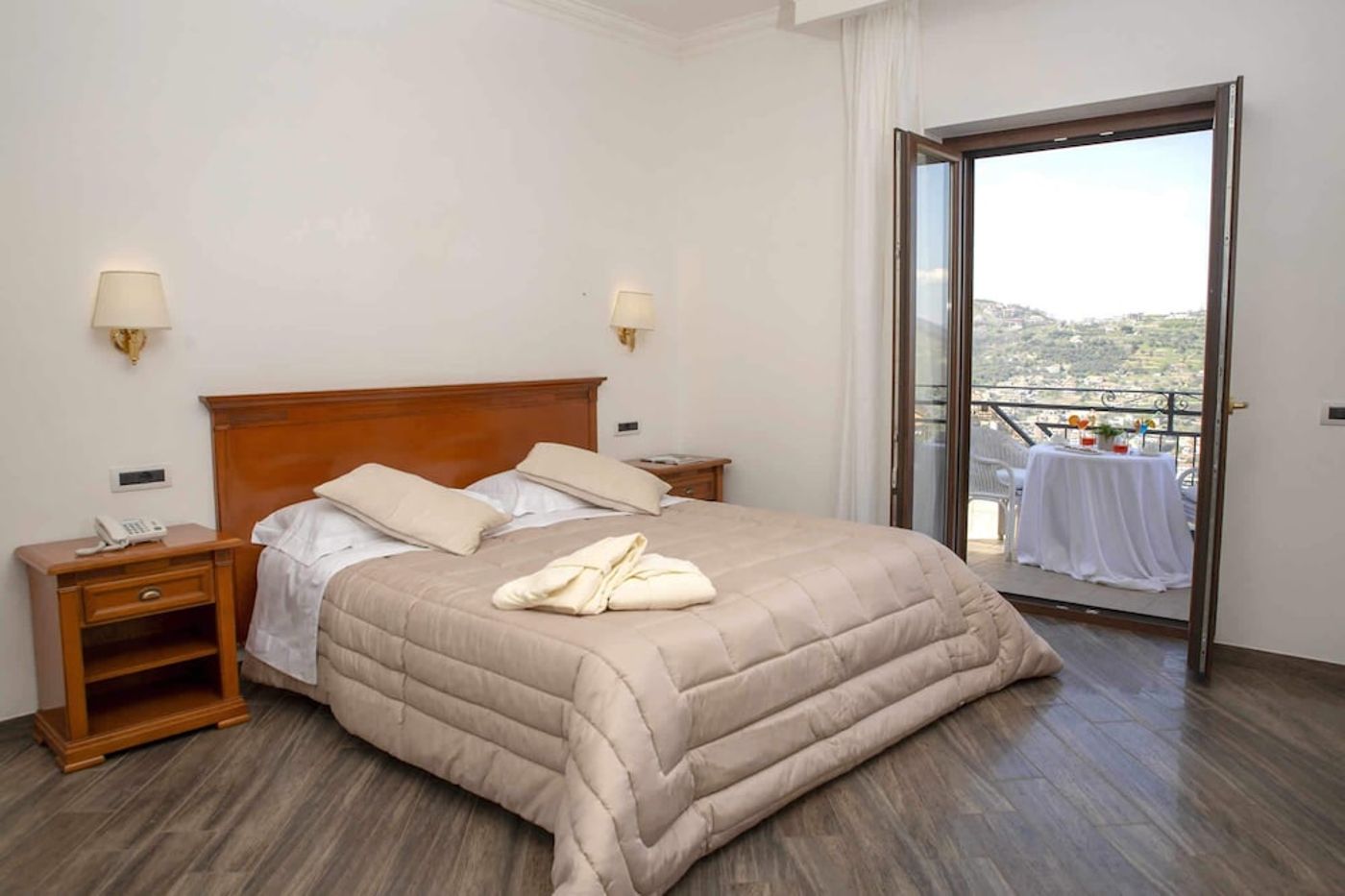 expedia-3166842-8