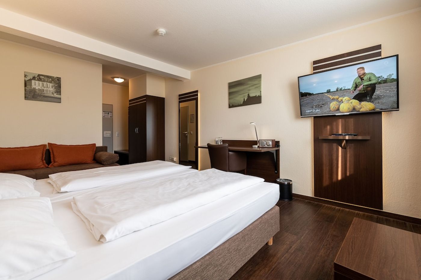 expedia-3165935-10